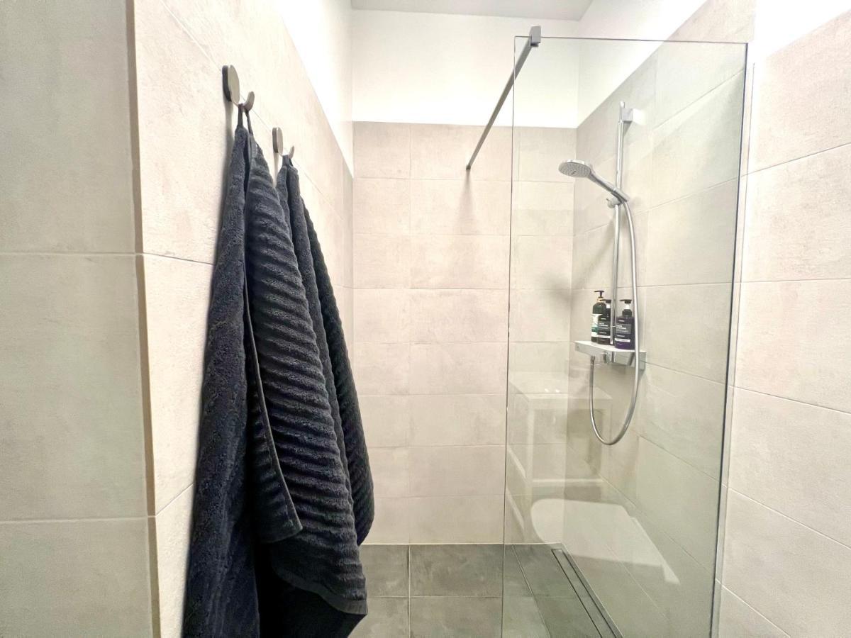 Stylish New Apartment In Riga Old Town - City Centre, Self Check-In, Walkable To Major Attractions Esterno foto